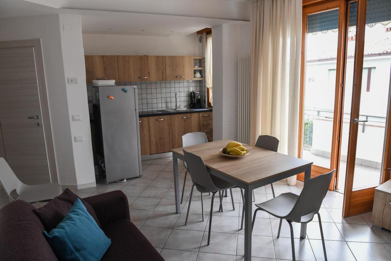 Blue Apartment - A Due Passi Dal Lago, Parcheggio Privato Lazise Bagian luar foto