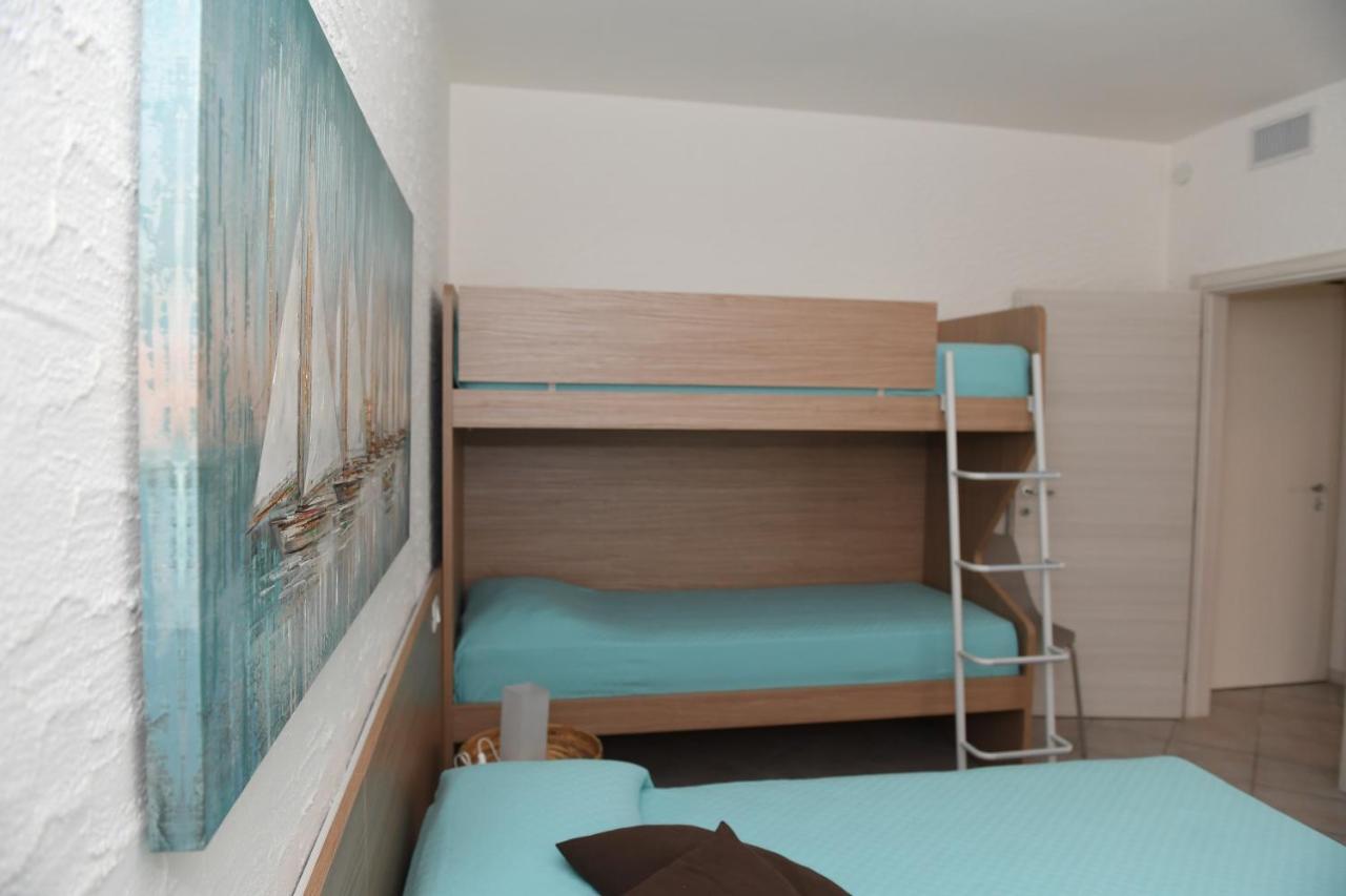 Blue Apartment - A Due Passi Dal Lago, Parcheggio Privato Lazise Bagian luar foto