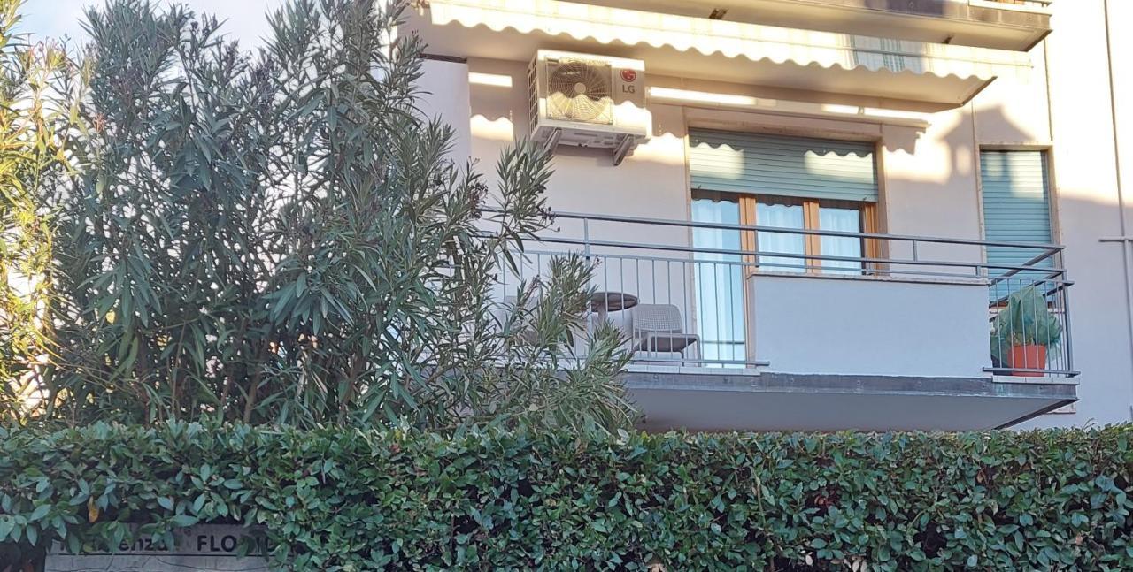 Blue Apartment - A Due Passi Dal Lago, Parcheggio Privato Lazise Bagian luar foto
