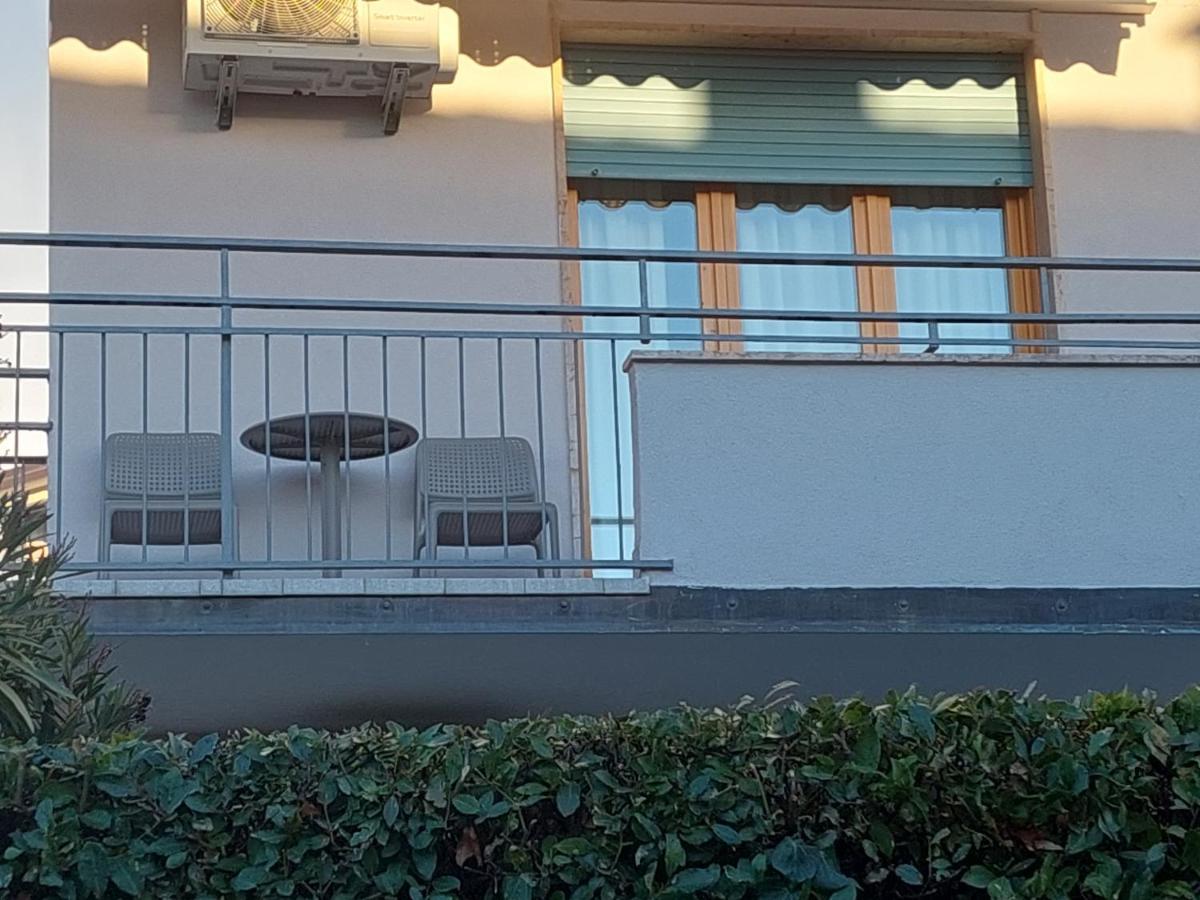 Blue Apartment - A Due Passi Dal Lago, Parcheggio Privato Lazise Bagian luar foto