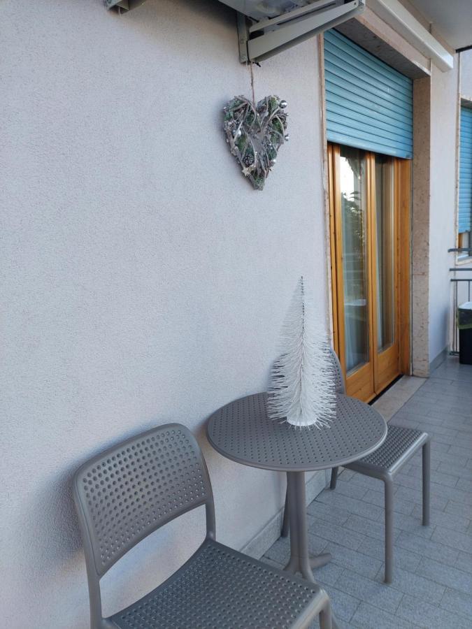 Blue Apartment - A Due Passi Dal Lago, Parcheggio Privato Lazise Bagian luar foto